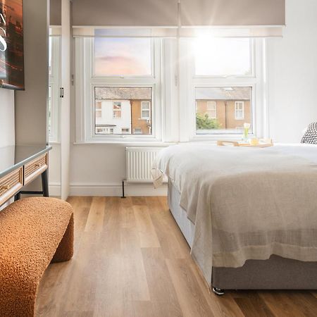 Newly Designed, 2Br Apt, 5Min From Northwood London Tube Station, Nato Hq, Ideal For Wembley, Warner Studio, Contractors المظهر الخارجي الصورة