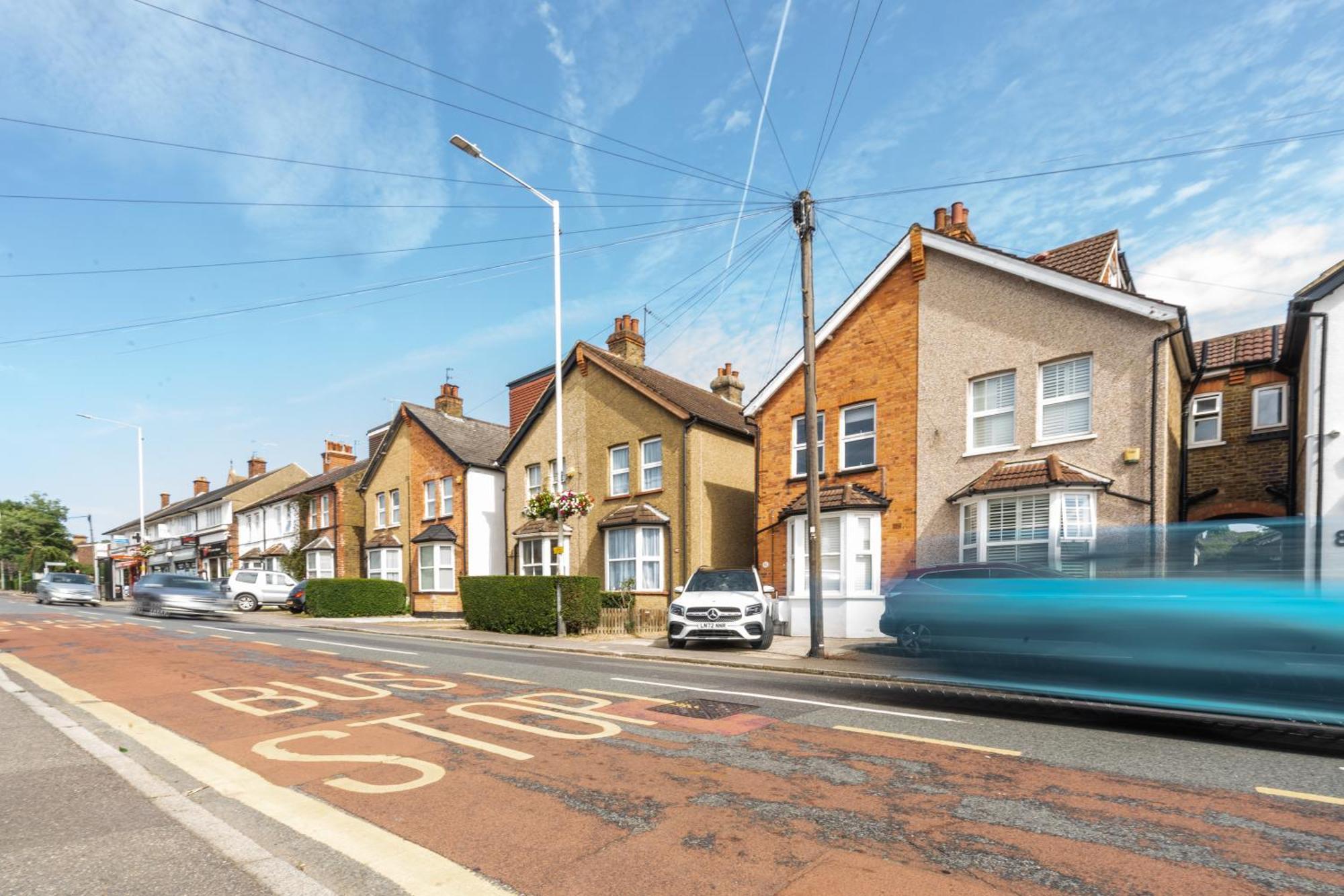 Newly Designed, 2Br Apt, 5Min From Northwood London Tube Station, Nato Hq, Ideal For Wembley, Warner Studio, Contractors المظهر الخارجي الصورة