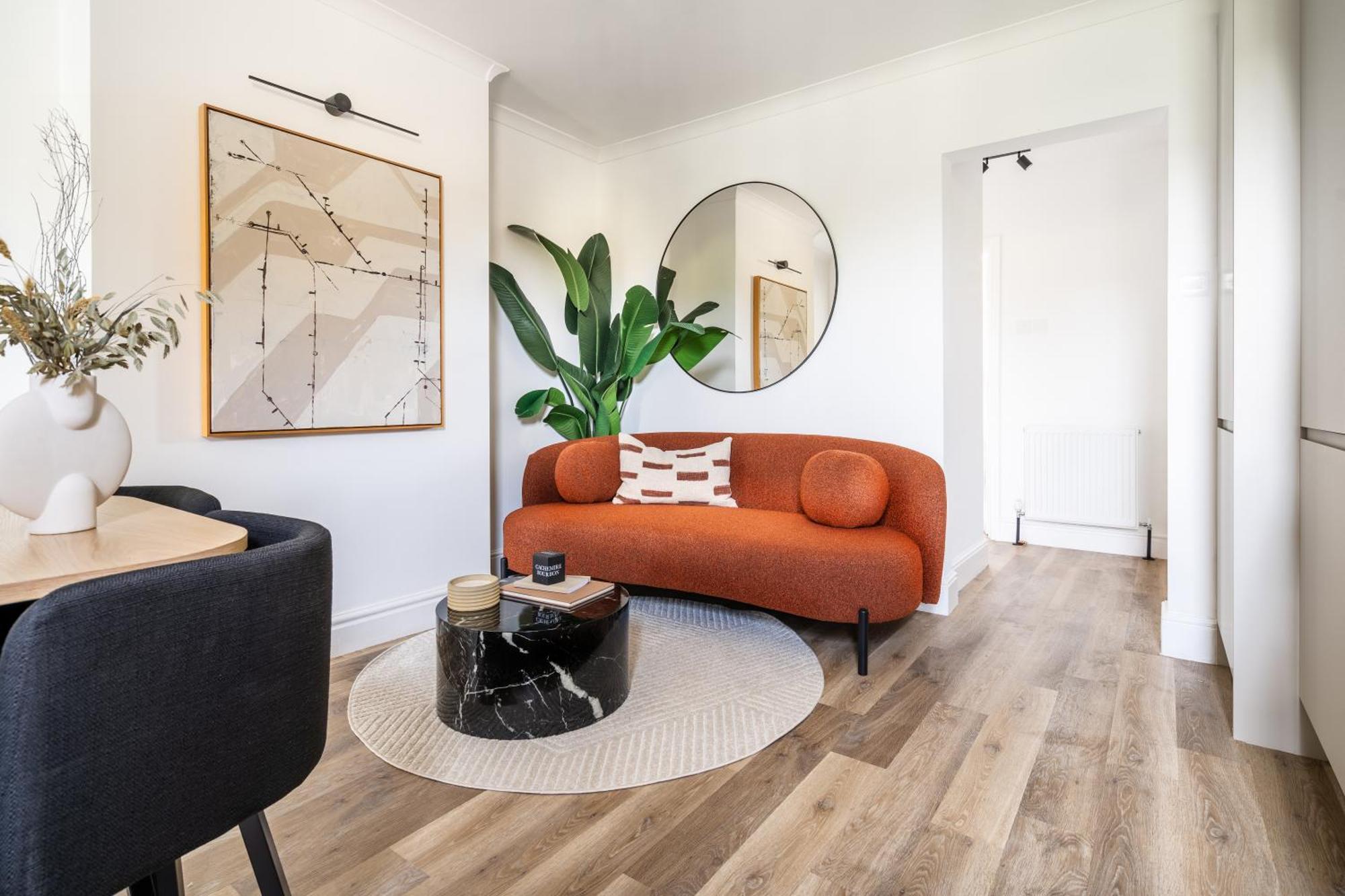 Newly Designed, 2Br Apt, 5Min From Northwood London Tube Station, Nato Hq, Ideal For Wembley, Warner Studio, Contractors المظهر الخارجي الصورة