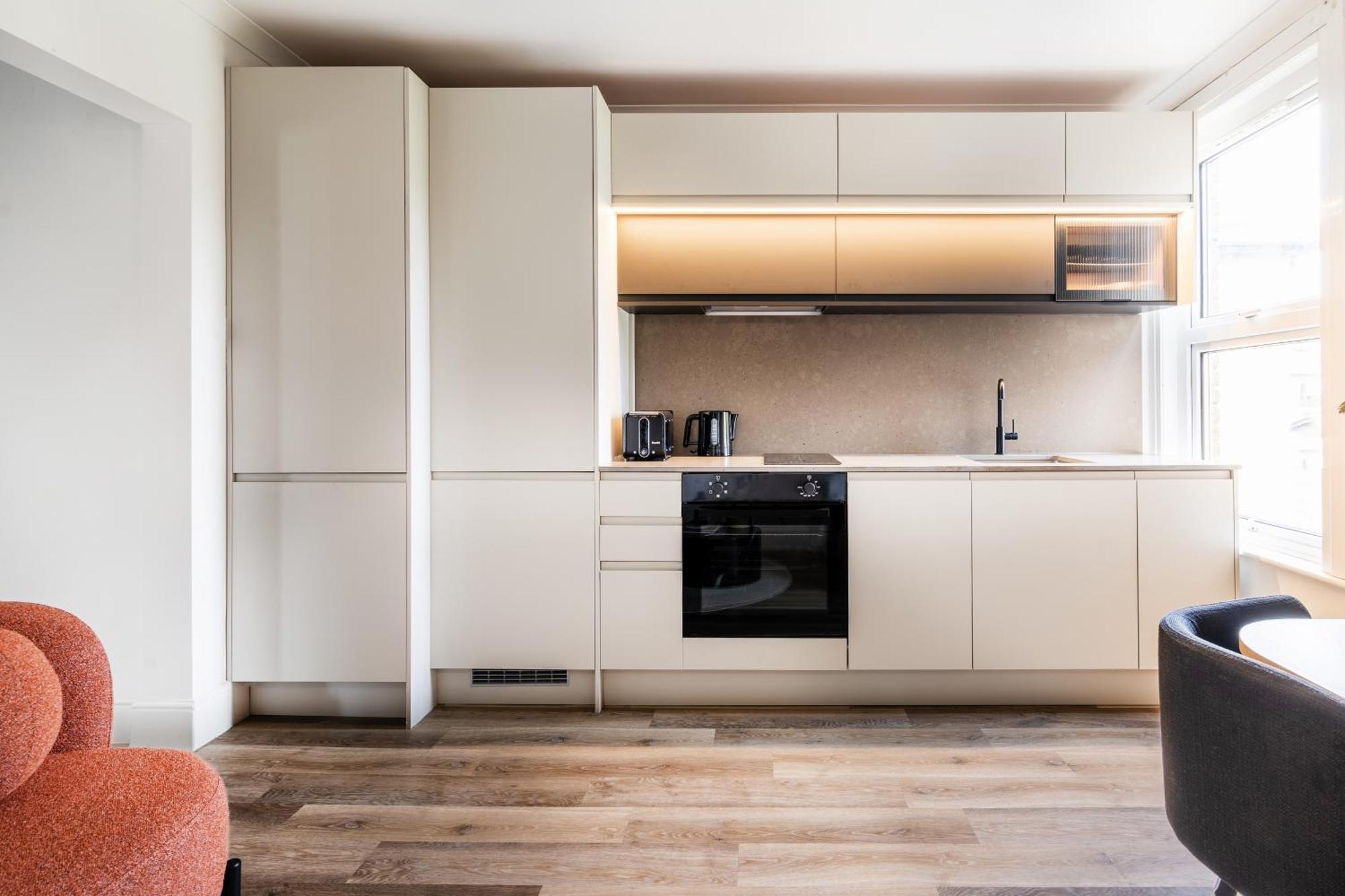 Newly Designed, 2Br Apt, 5Min From Northwood London Tube Station, Nato Hq, Ideal For Wembley, Warner Studio, Contractors المظهر الخارجي الصورة