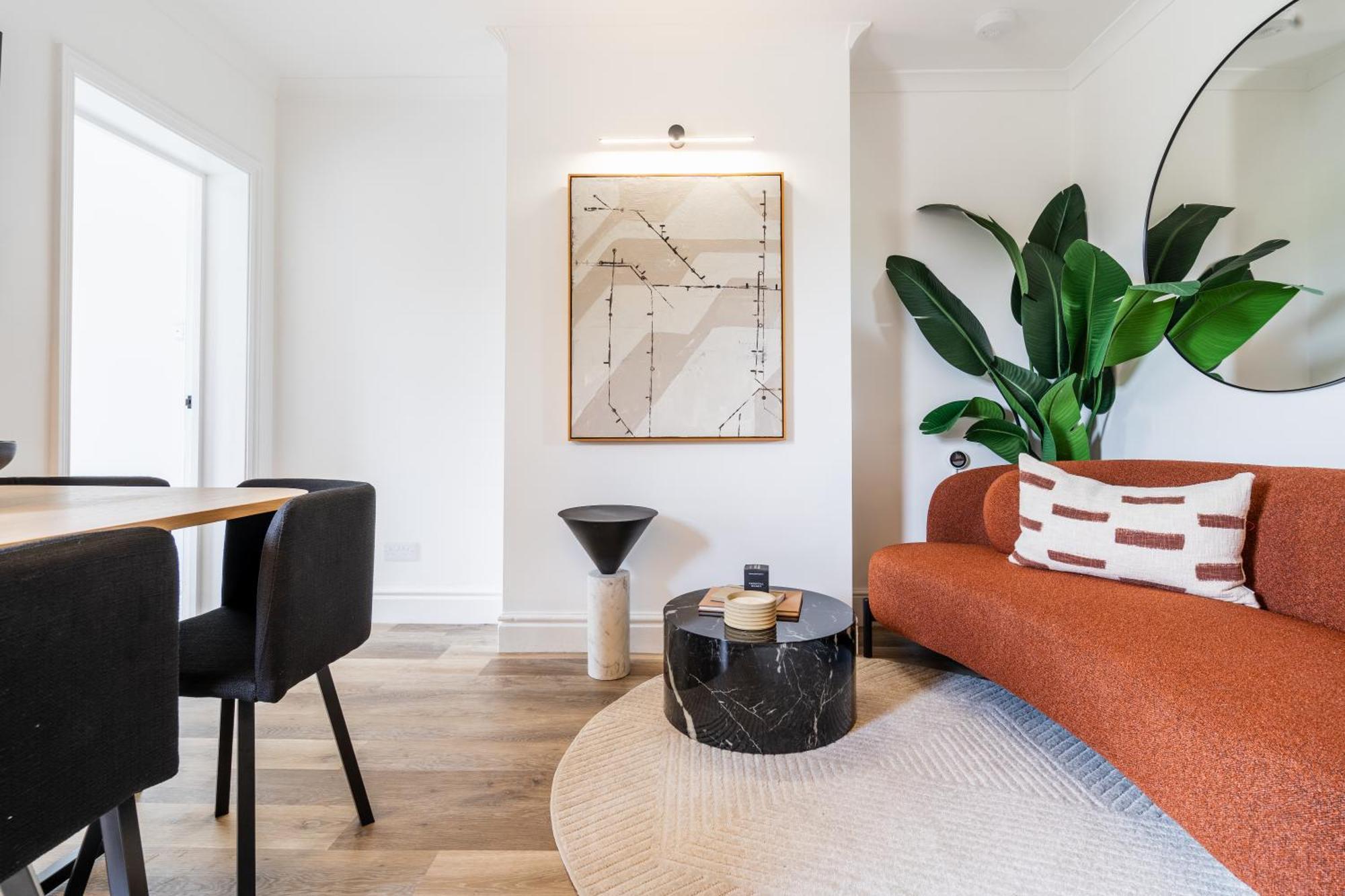 Newly Designed, 2Br Apt, 5Min From Northwood London Tube Station, Nato Hq, Ideal For Wembley, Warner Studio, Contractors المظهر الخارجي الصورة