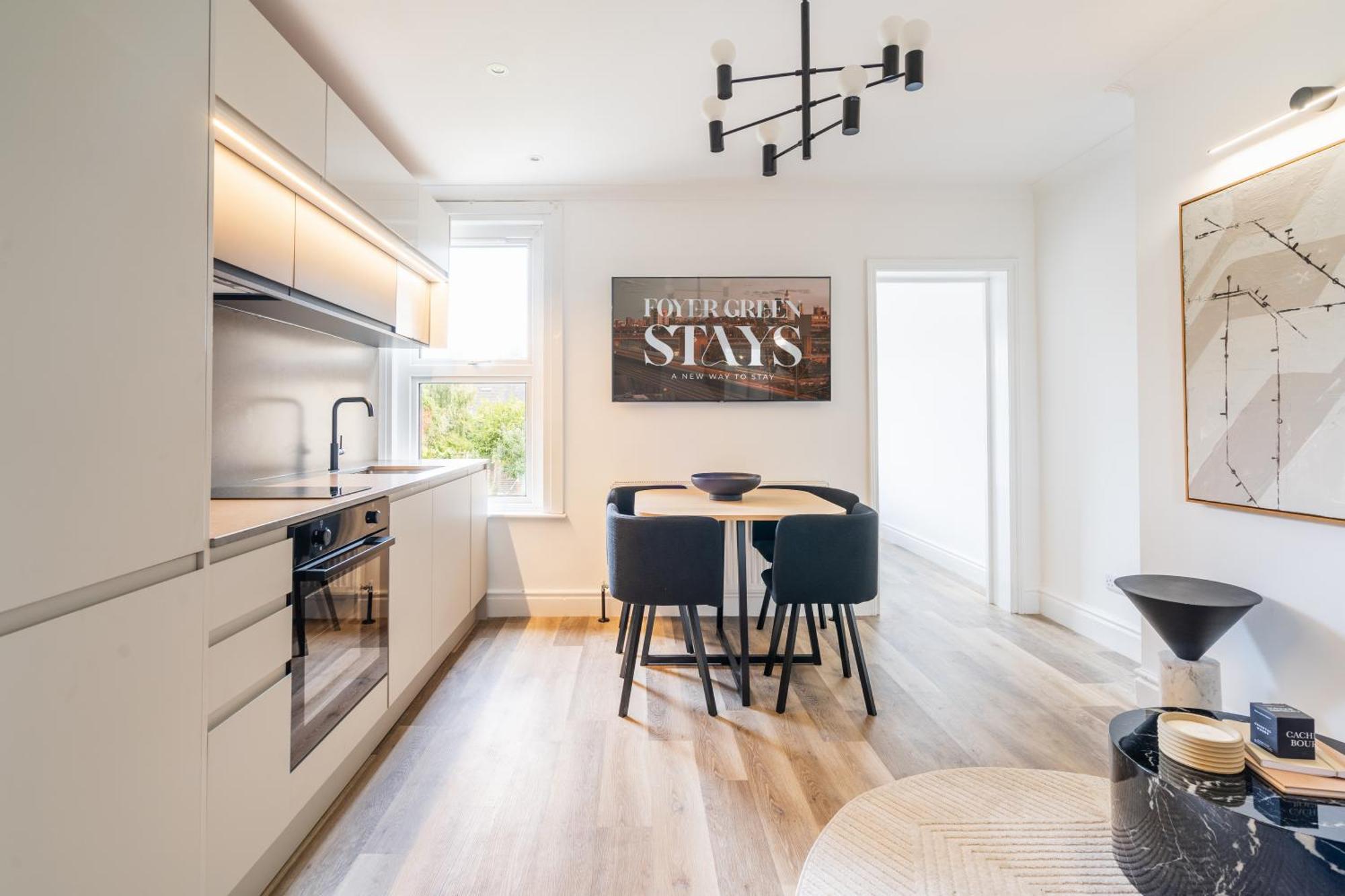 Newly Designed, 2Br Apt, 5Min From Northwood London Tube Station, Nato Hq, Ideal For Wembley, Warner Studio, Contractors المظهر الخارجي الصورة